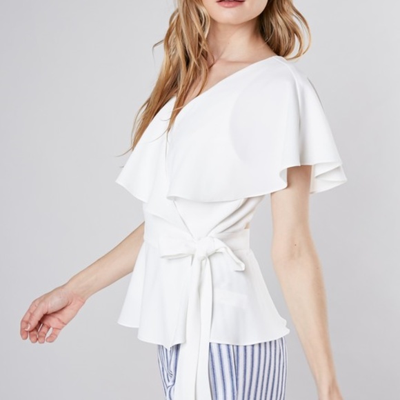 NWT Gorgeous white top with back detail - Picture 3 of 7